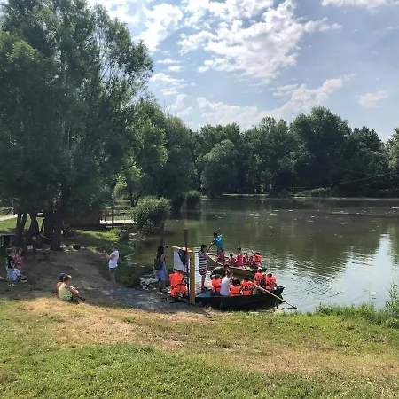 게스트하우스 Csodaszarvas Tajpark Es Vendeghazak