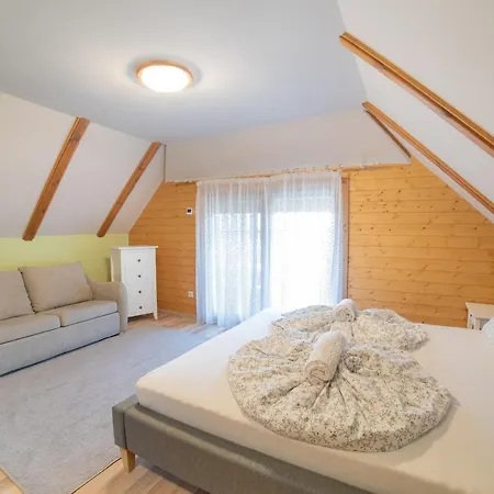 ゲストハウス Csodaszarvas Panzio Es Tajpark