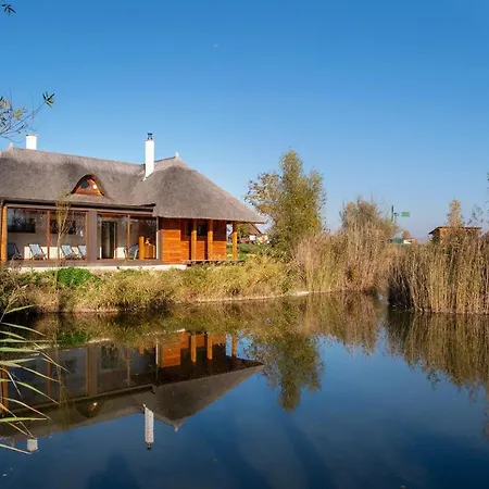 ゲストハウス Csodaszarvas Panzio Es Tajpark 3*